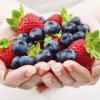 hands-food-berries-strawberries-blueberries-fresh-hearht-wallpaper