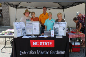 Master Gardeners at the Blackberry Festival